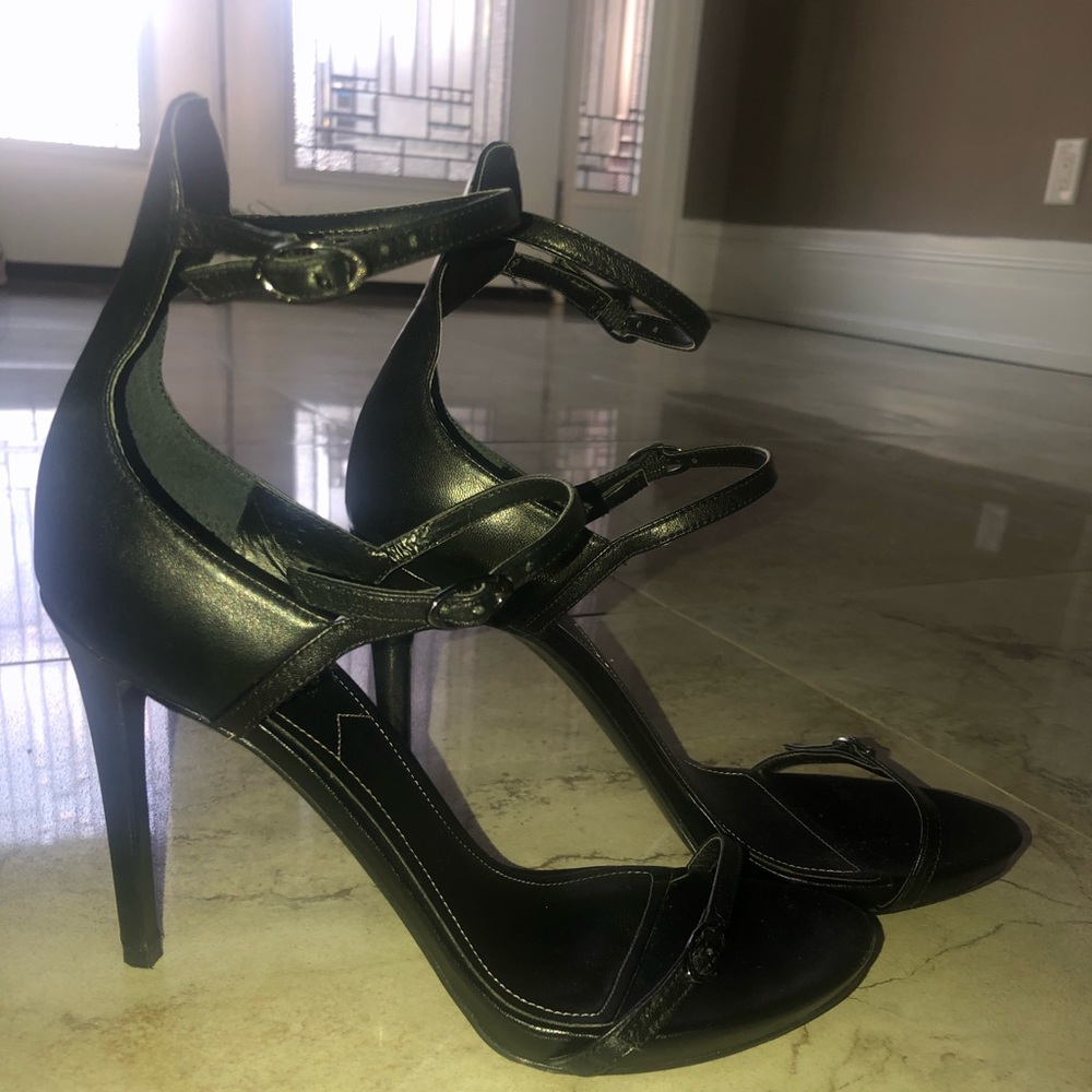 KENDALL&KYLIE Strapy Black Heel